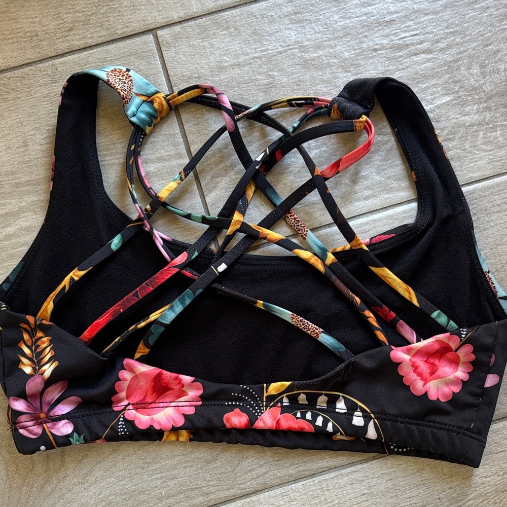 Onzie Black Floral Crisscross Sports Bra S/M - Picture 2 of 4